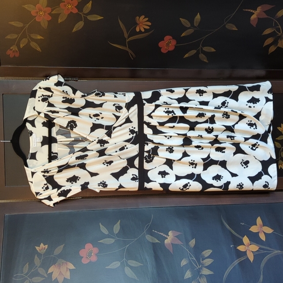 New York and company stretch size large faux wrap dress. - Picture 9 of 12